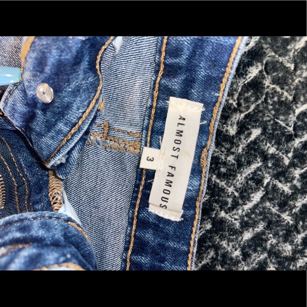Almost famous size 3 high rise shorts